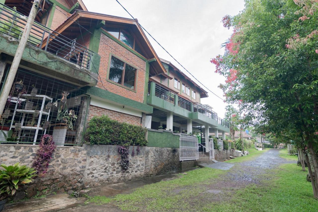 Samakta Guest House Lembang Extérieur photo